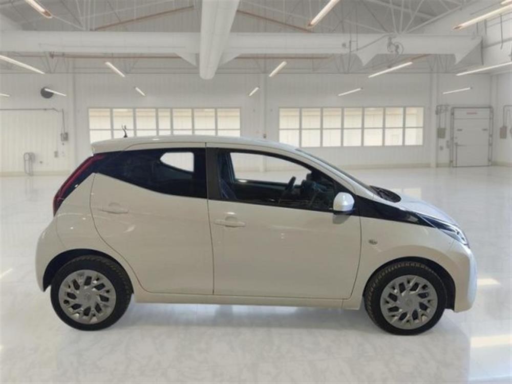 Aygo   Aygo Connect 1.0 VVT-i 72