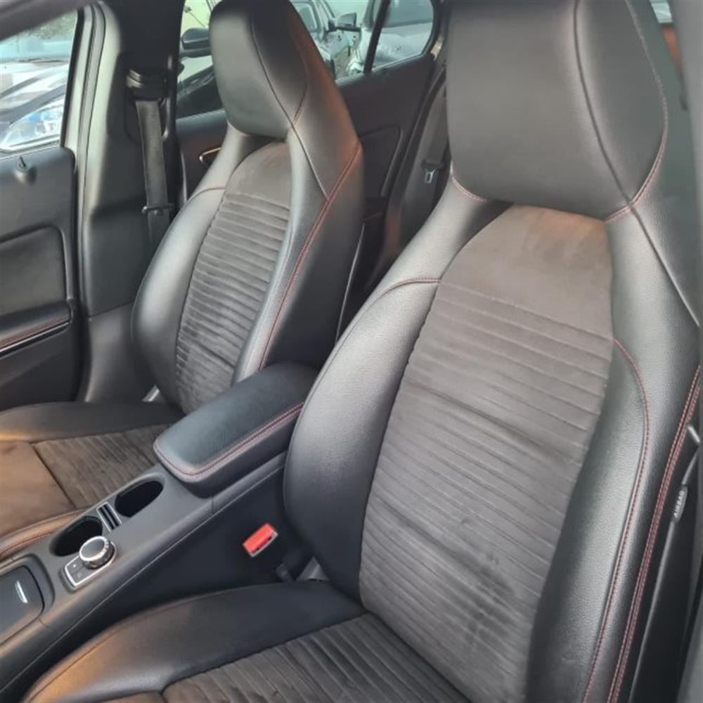 GLA 200   GLA 200 d Automatic Premium