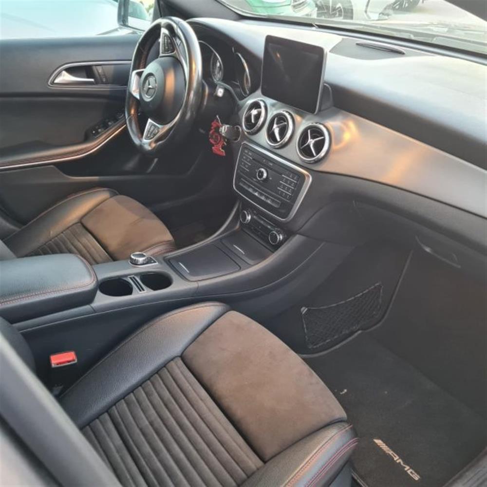 GLA 200   GLA 200 d Automatic Premium