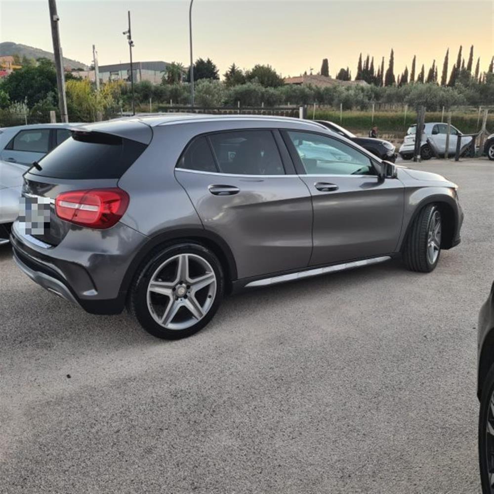 GLA 200   GLA 200 d Automatic Premium