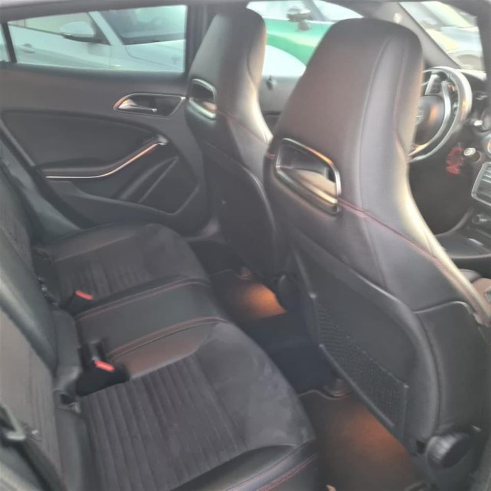 GLA 200   GLA 200 d Automatic Premium