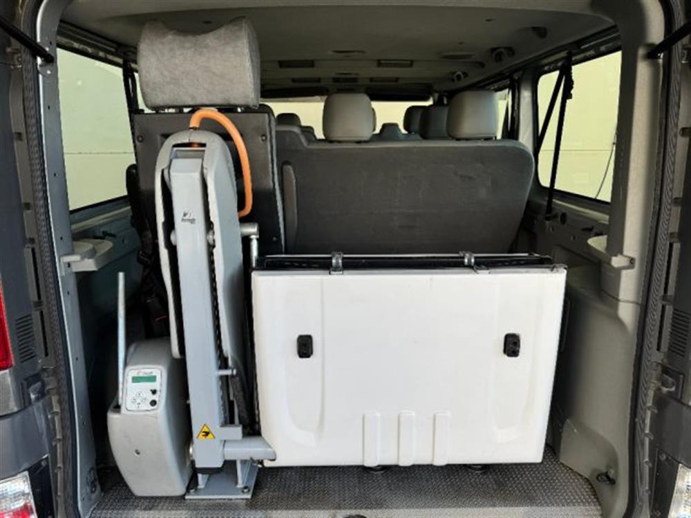 Vivaro   Vivaro 9 posti pianale elet