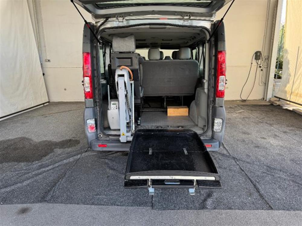 Vivaro   Vivaro 9 posti pianale elet