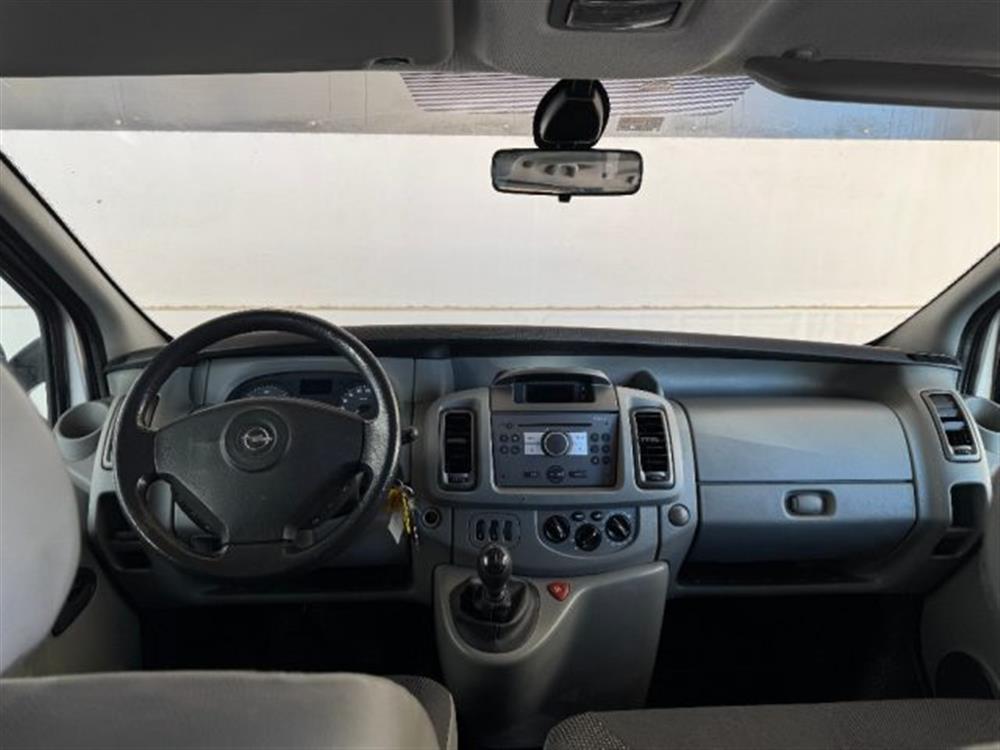 Vivaro   Vivaro 9 posti pianale elet