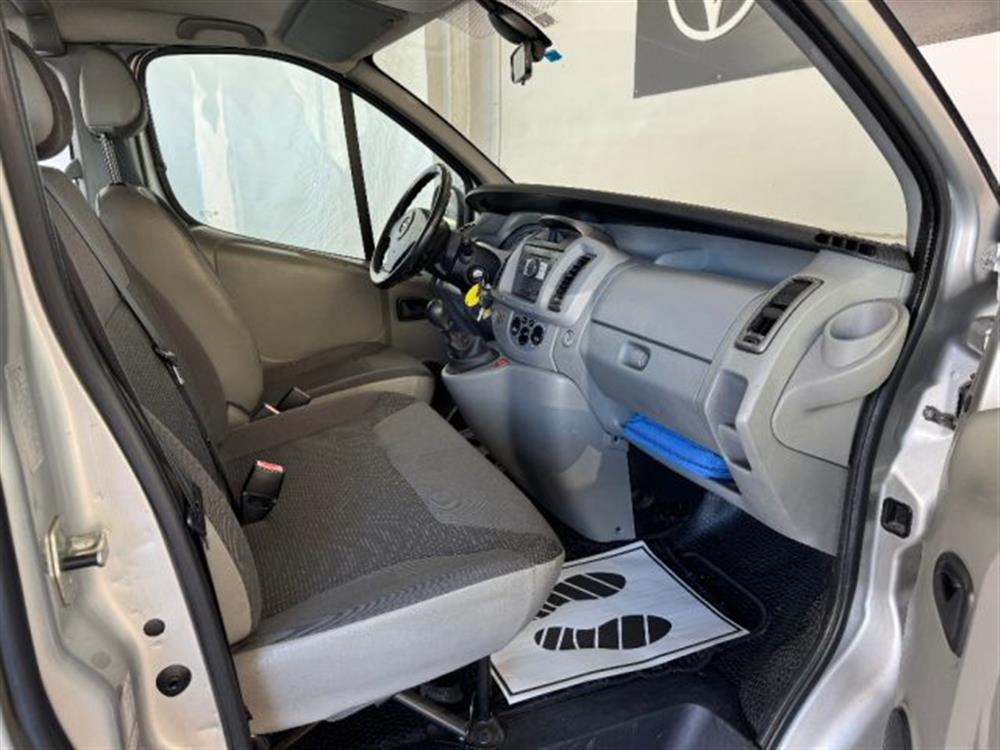 Vivaro   Vivaro 9 posti pianale elet