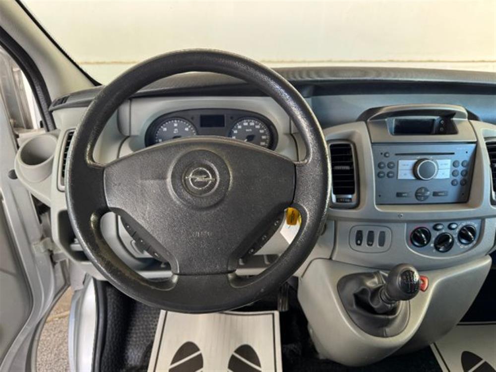 Vivaro   Vivaro 9 posti pianale elet