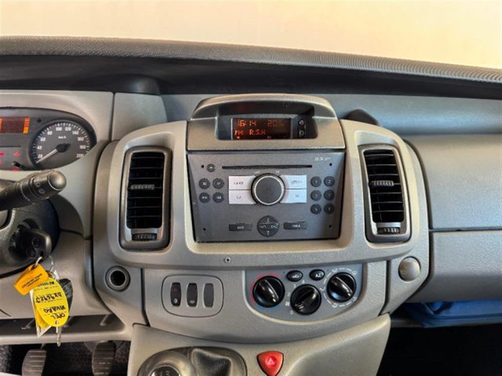 Vivaro   Vivaro 9 posti pianale elet