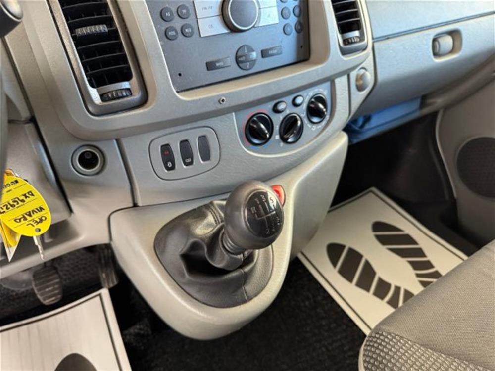 Vivaro   Vivaro 9 posti pianale elet