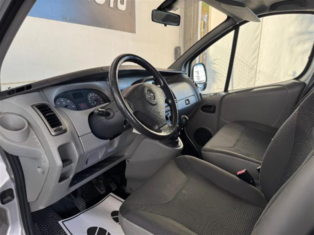 Vivaro   Vivaro 9 posti pianale elet