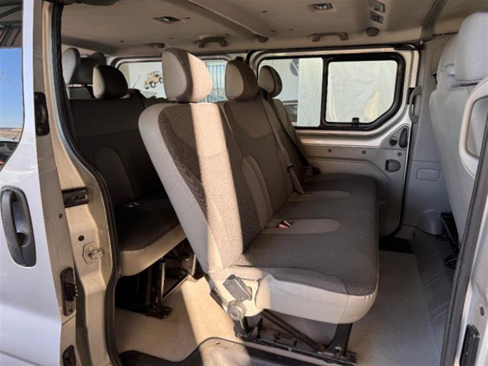 Vivaro   Vivaro 9 posti pianale elet