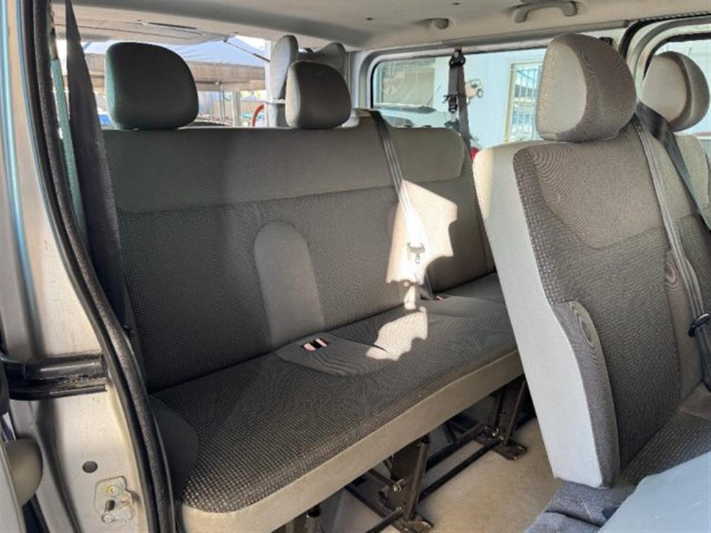 Vivaro   Vivaro 9 posti pianale elet