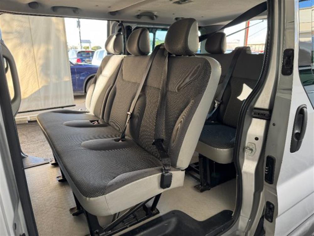 Vivaro   Vivaro 9 posti pianale elet