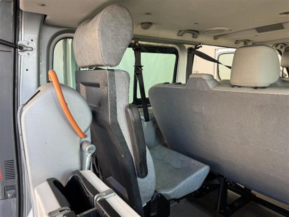 Vivaro   Vivaro 9 posti pianale elet