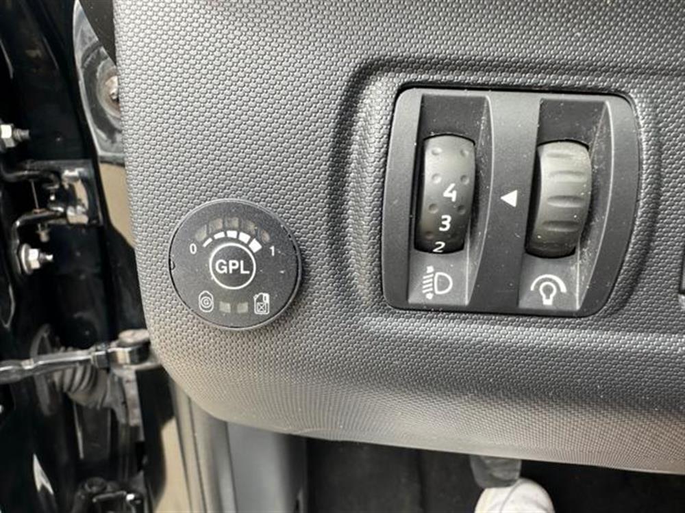 Clio   Clio 1.2 75CV GPL 5 porte