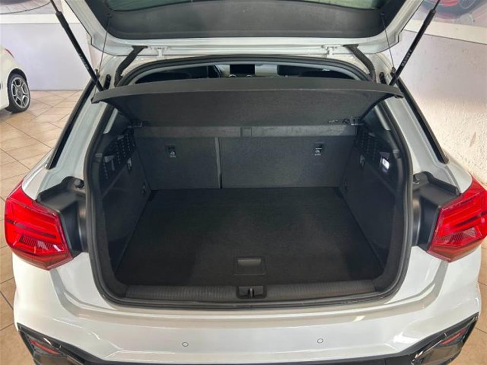 Q2 Q2 30 TDI S tronic S li