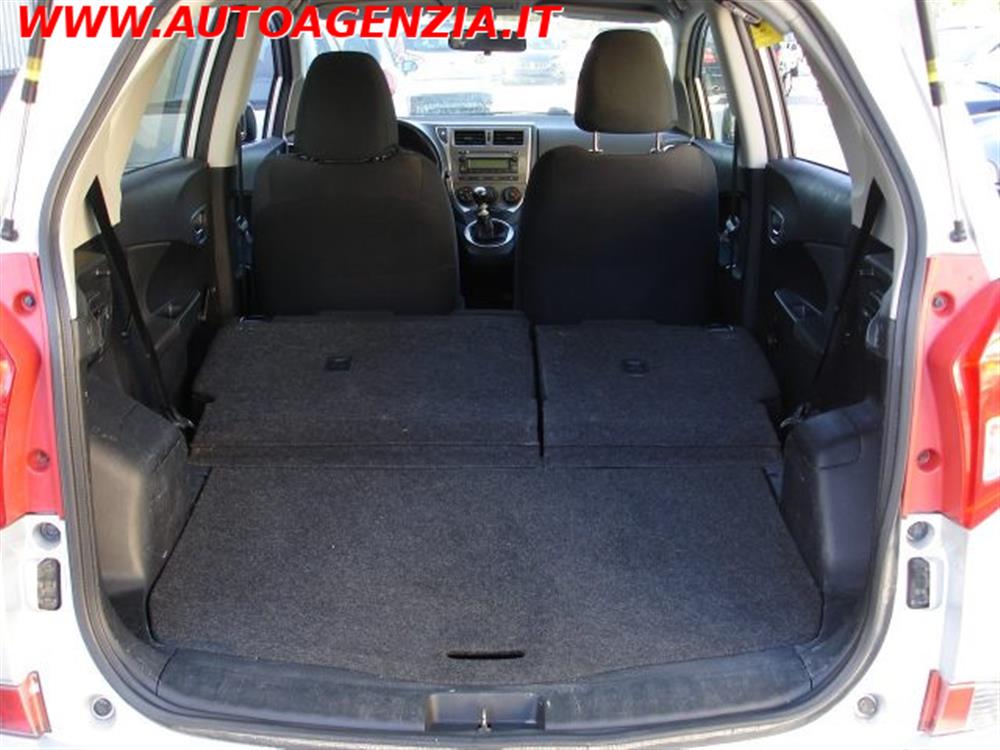 Trezia Trezia 1.3i 6MT Comfort MUL