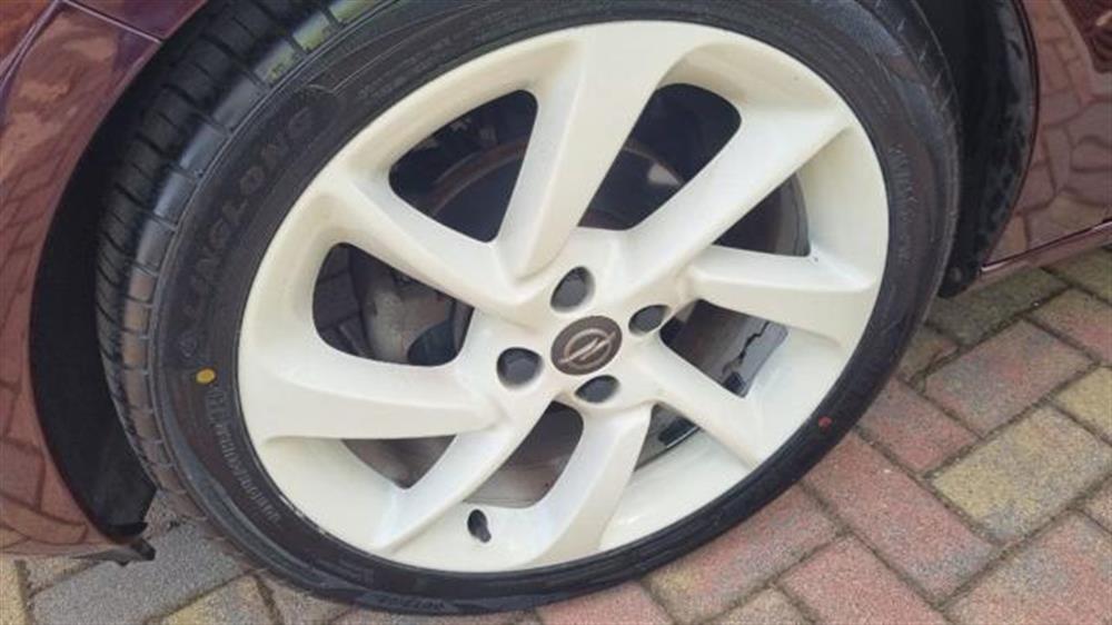 Adam   Adam 1.2 70 CV Jam