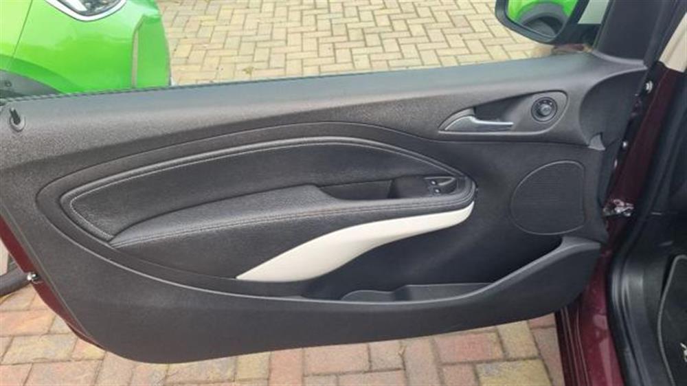 Adam   Adam 1.2 70 CV Jam