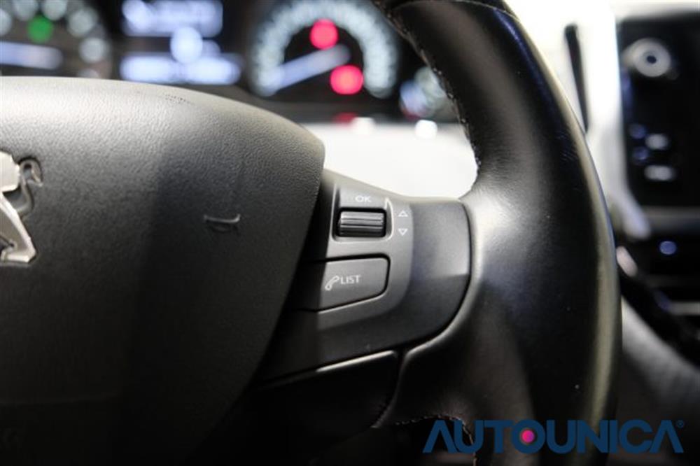 208   208 BENZINA PURETECH 82C