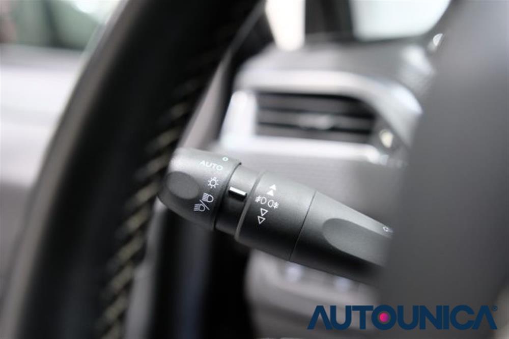 208   208 BENZINA PURETECH 82C