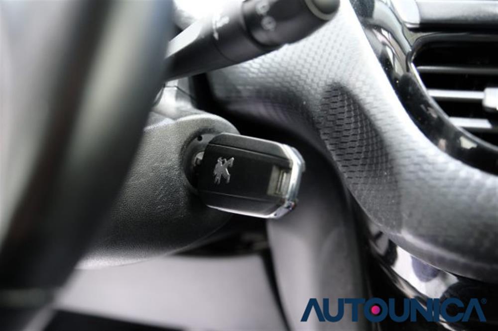 208   208 BENZINA PURETECH 82C