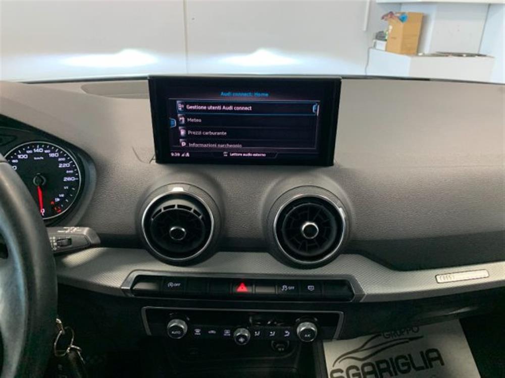 Q2 Q2 30 TDI S tronic Admi