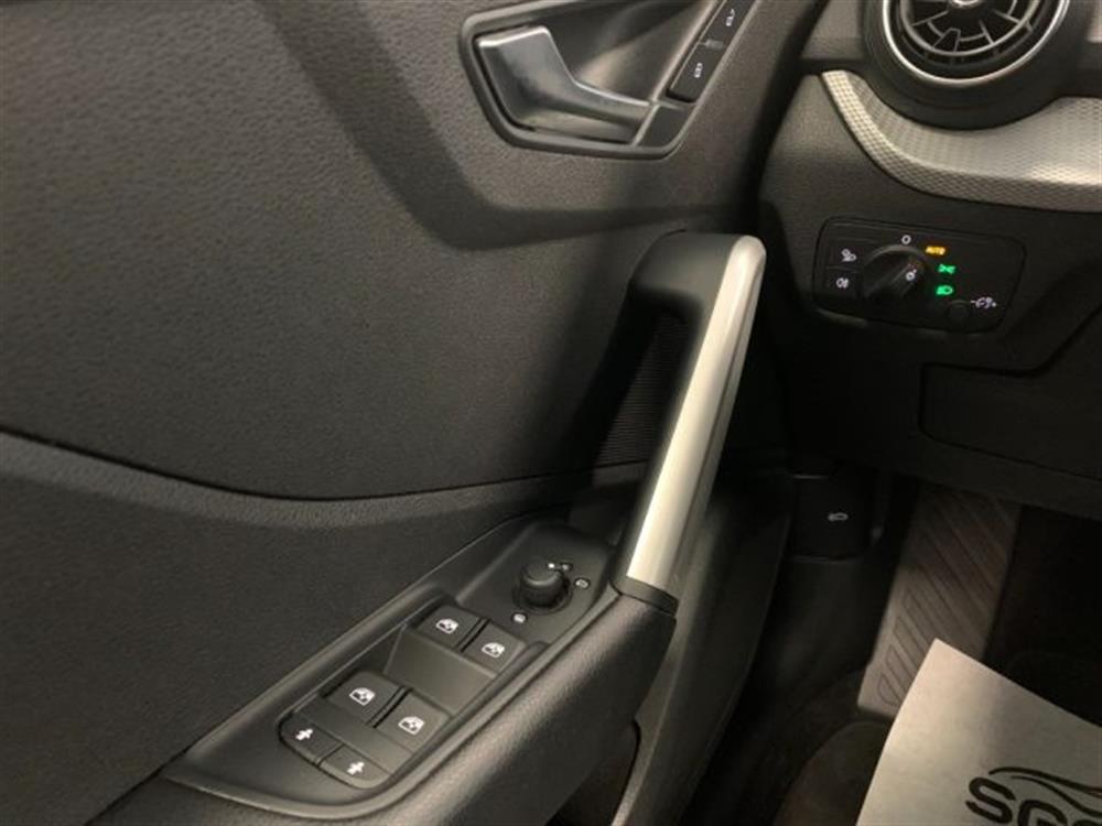 Q2 Q2 30 TDI S tronic Admi