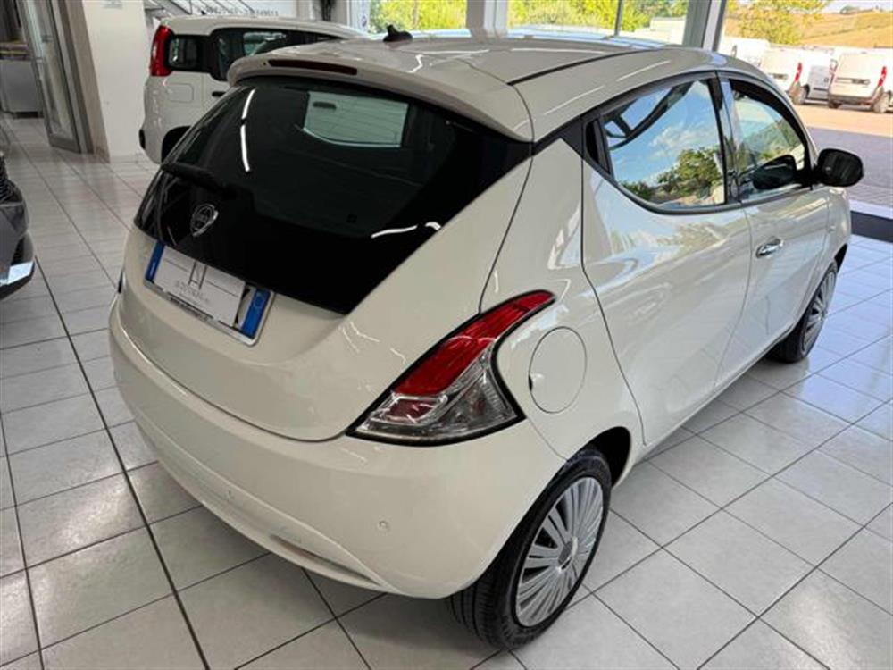 Ypsilon   Ypsilon 1.0 FireFly 5 porte