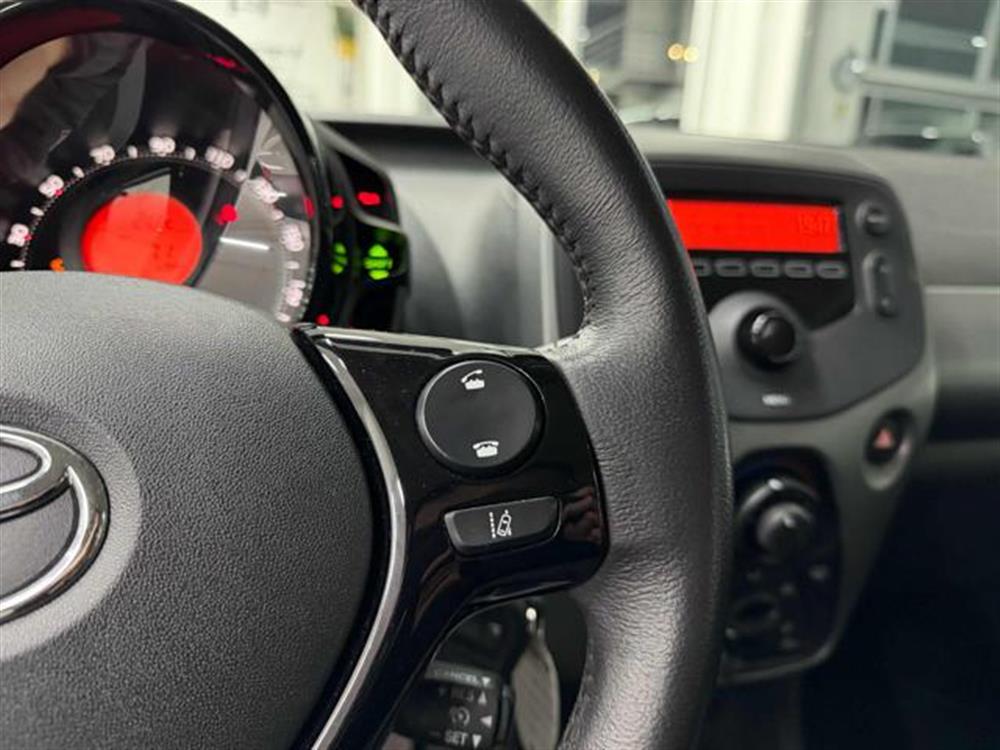 Aygo   Aygo Connect 1.0 VVT-i 72