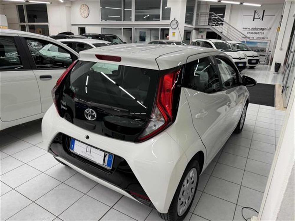Aygo   Aygo Connect 1.0 VVT-i 72
