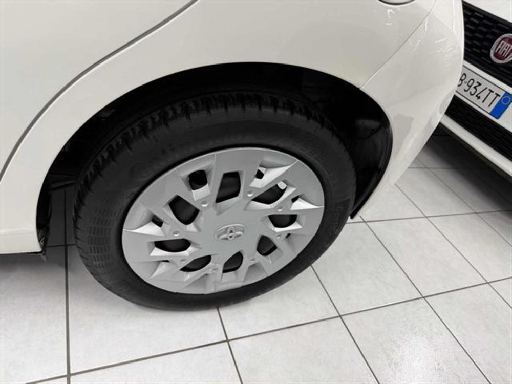 Aygo   Aygo Connect 1.0 VVT-i 72