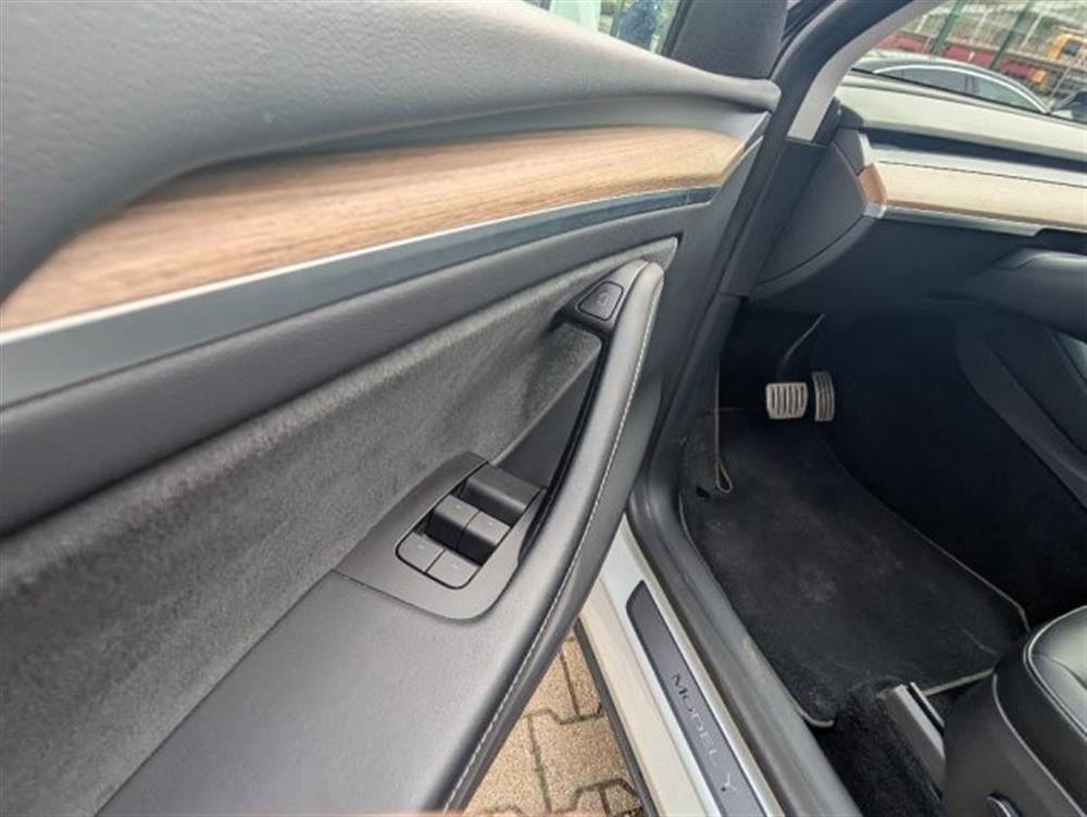 Model Y Model Y Performance AWD