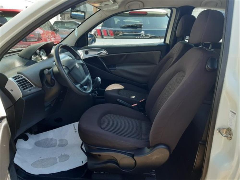 Ypsilon Ypsilon 1.3 MJT 75 CV Versus