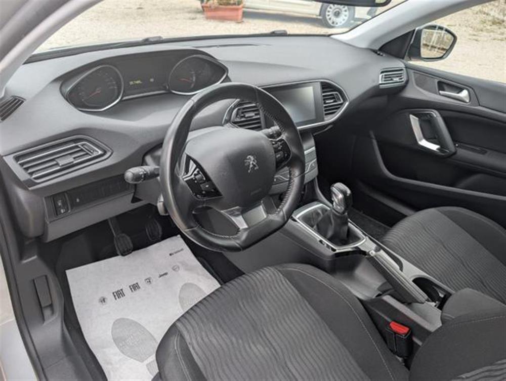 308 308 1.6 HDi 92 CV Busine