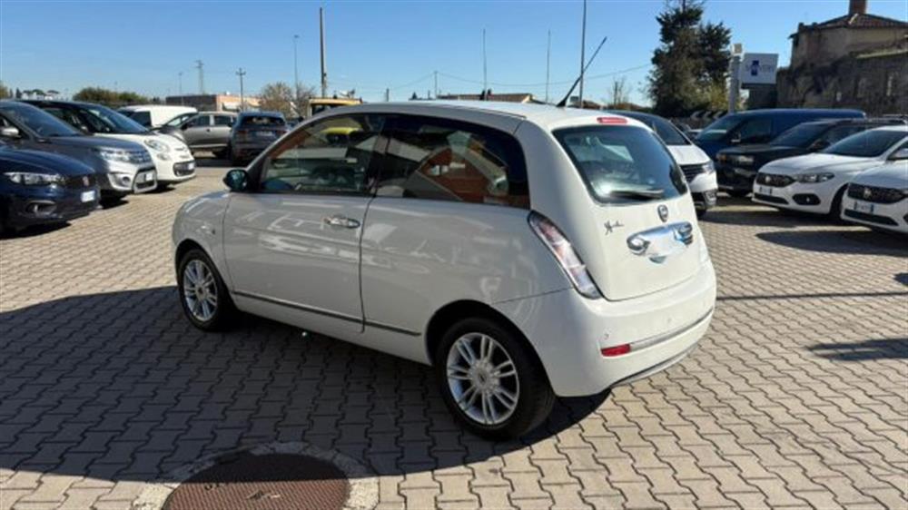 Ypsilon Ypsilon 1.3 MJT 75 CV Platin