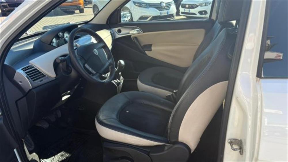 Ypsilon Ypsilon 1.3 MJT 75 CV Platin