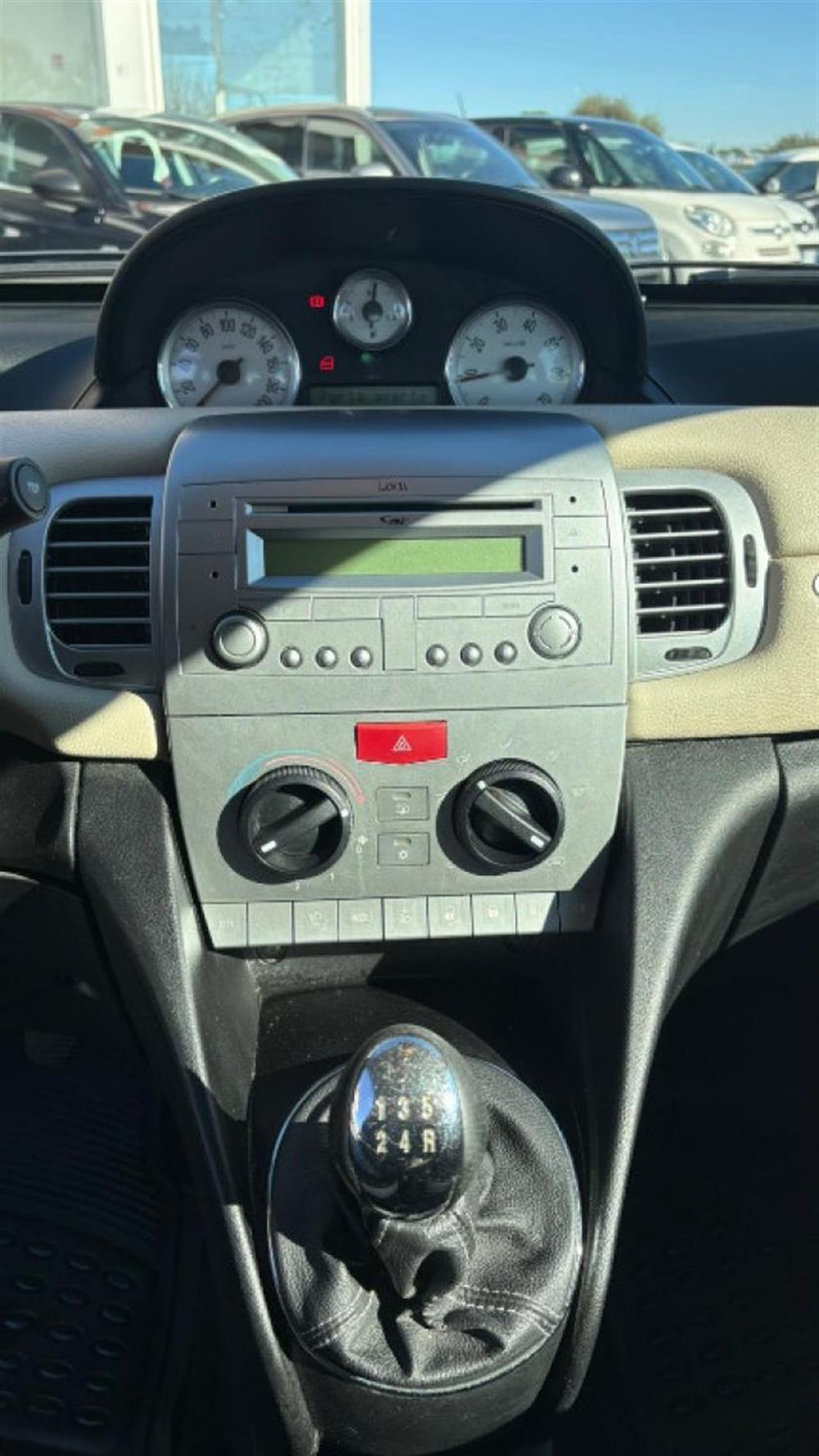 Ypsilon Ypsilon 1.3 MJT 75 CV Platin