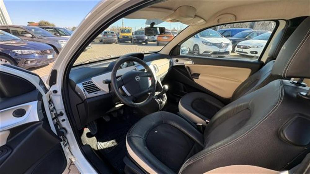 Ypsilon Ypsilon 1.3 MJT 75 CV Platin