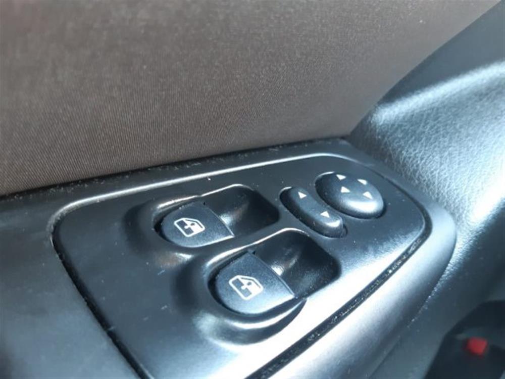 Ypsilon Ypsilon 1.3 MJT 75 CV Versus