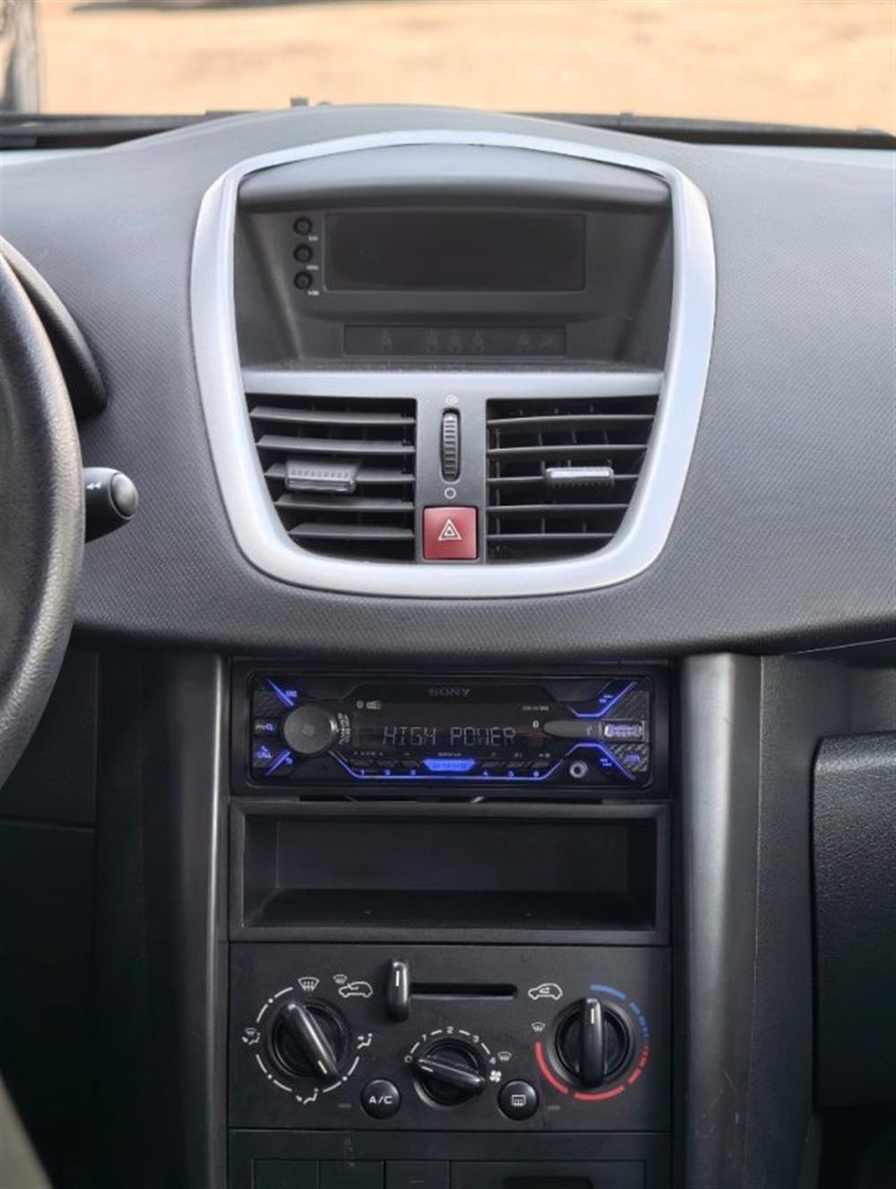 207 207 1.4 8V 75CV 3p. X Li