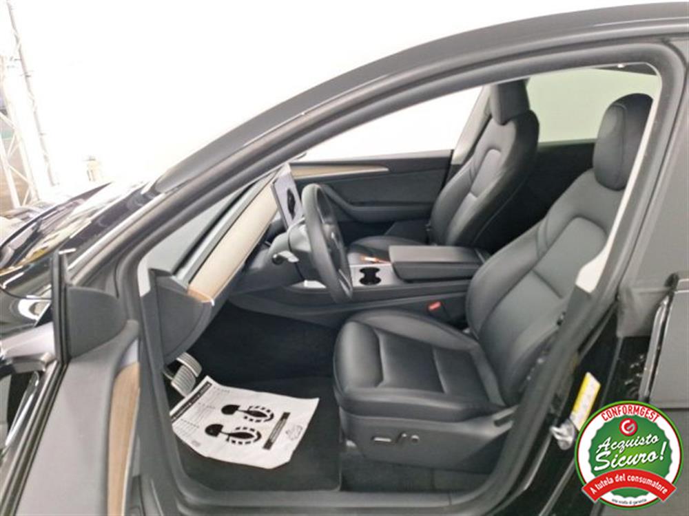 Model Y Model Y Performance AWD IN A