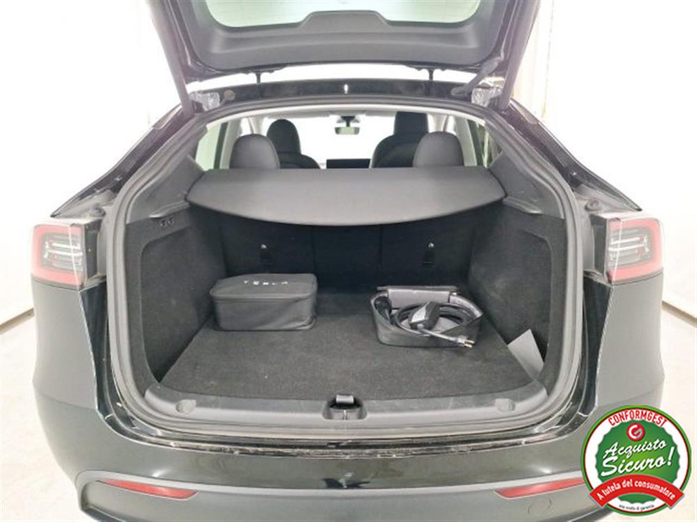 Model Y Model Y Performance AWD IN A