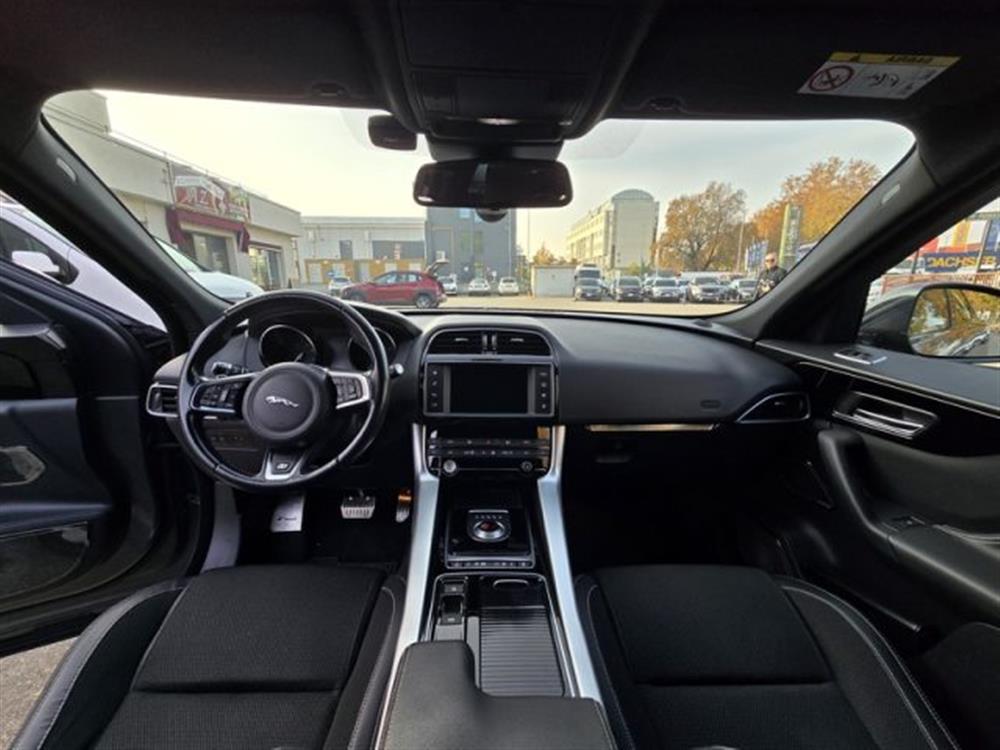 F-Pace F-Pace 2.0 D 240 CV AWD aut