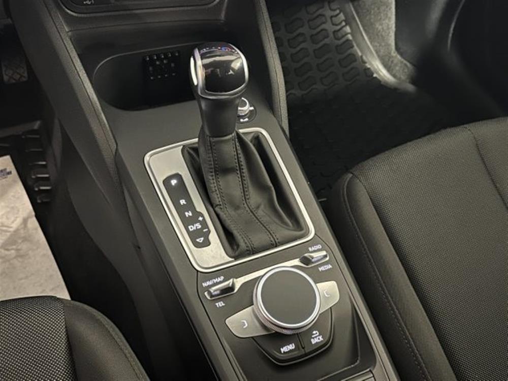 Q2 Q2 35 TFSI 150CV S tron