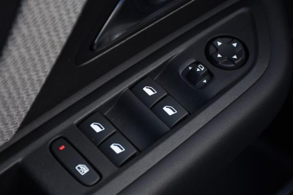 C4 C4 BlueHDi 130 S&S EAT8