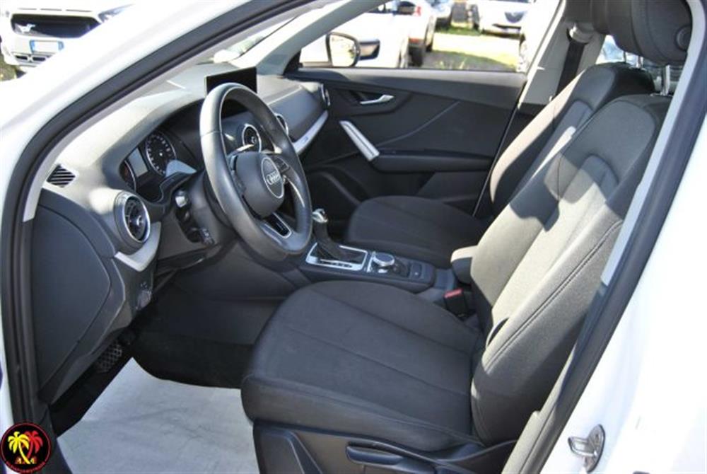 Q2 Q2 30 TDI S tronic Busi