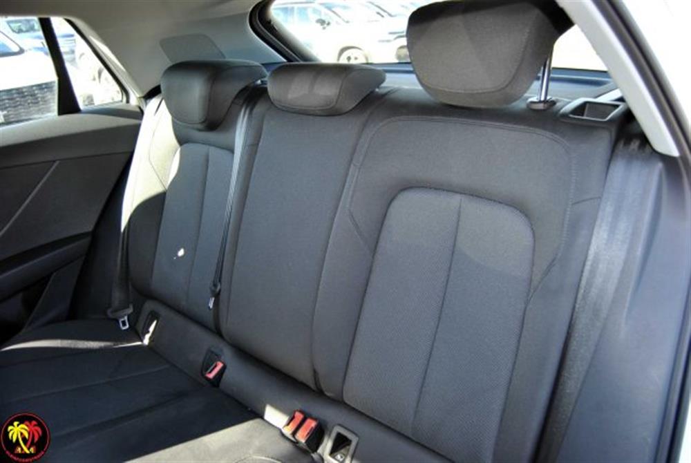 Q2 Q2 30 TDI S tronic Busi