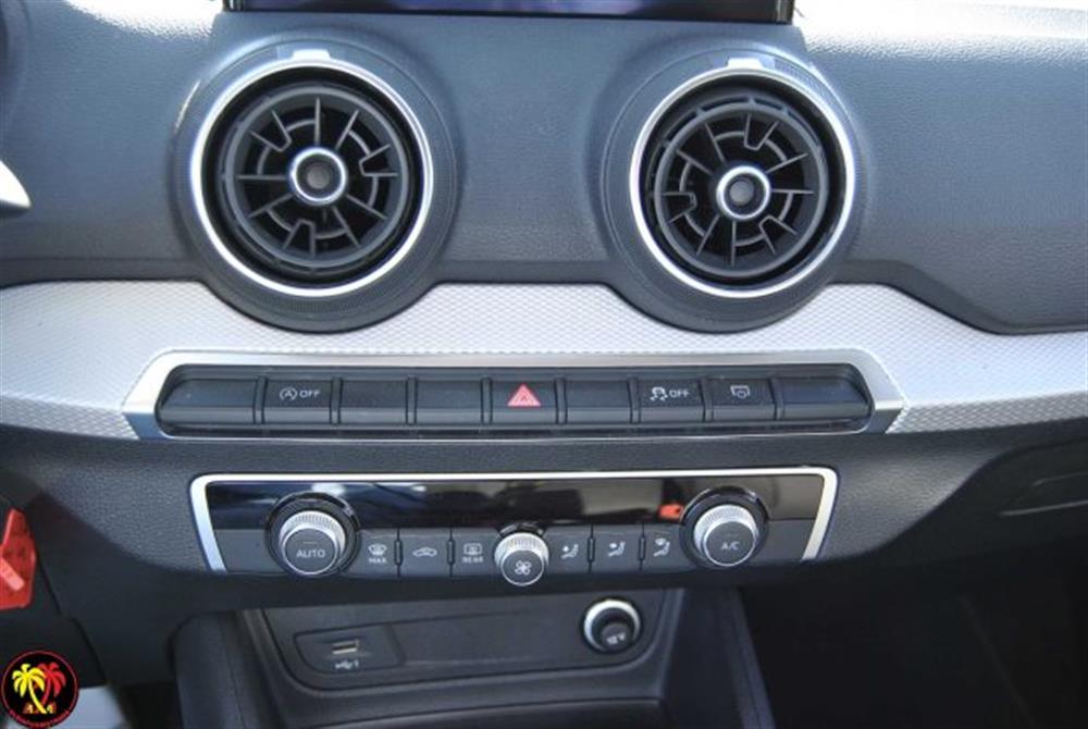 Q2 Q2 30 TDI S tronic Busi