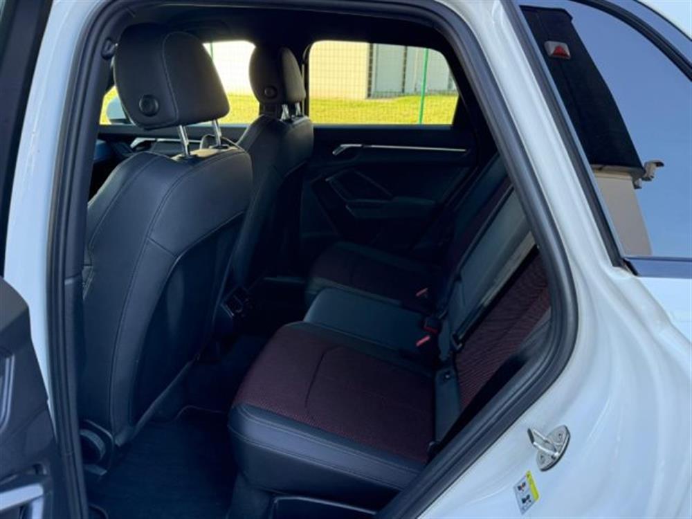 Q3 Q3 40 TDI quattro S tro