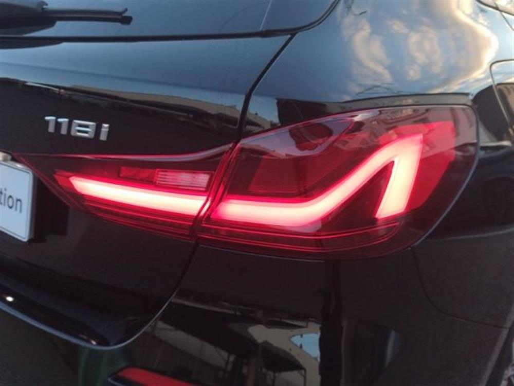 118 118 i 5p. Business Advan